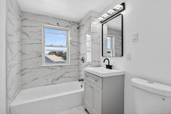 $2,590 | 142 Winslow Avenue, Unit 3, Norwood, MA 02062