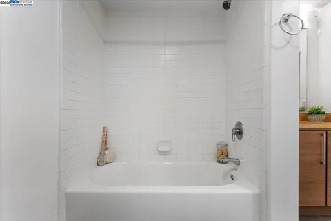 $449,000 | 226 2nd Street, Unit G2, Oakland, CA 94607