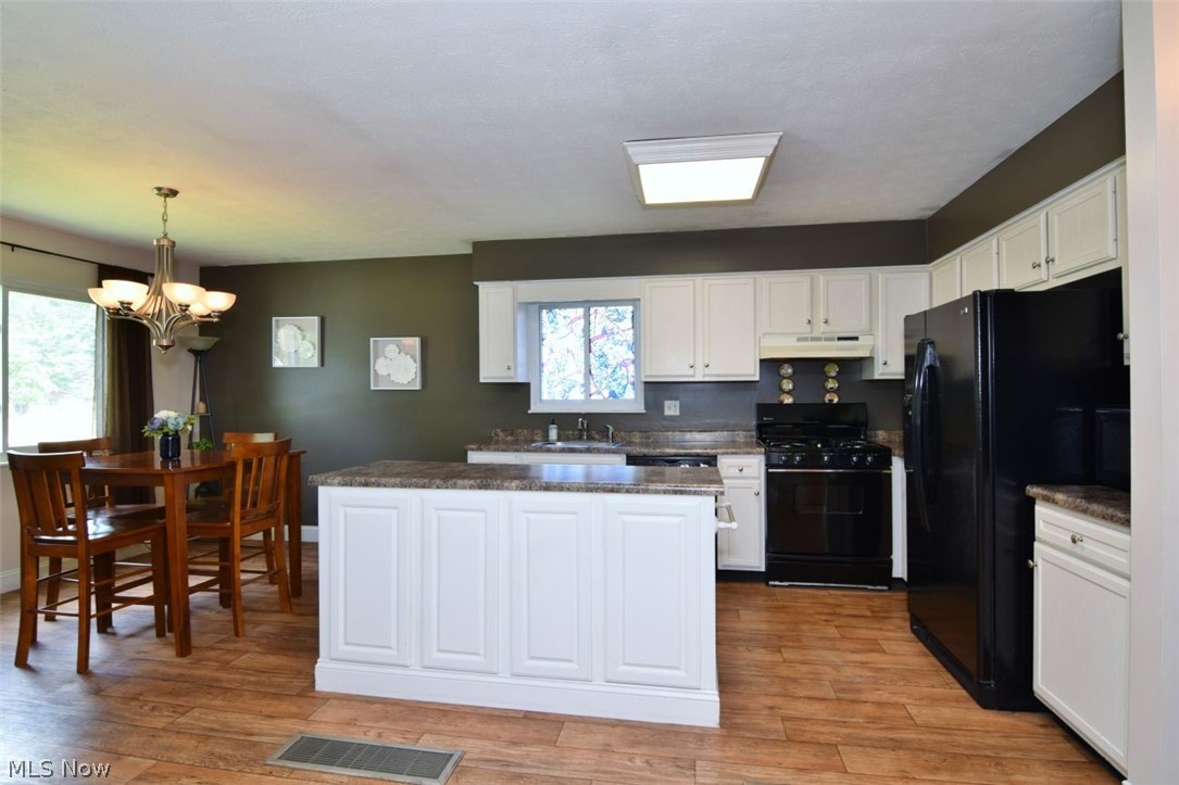 5454 Barton Road North Olmsted, OH 44070 - Photo 9 of 31