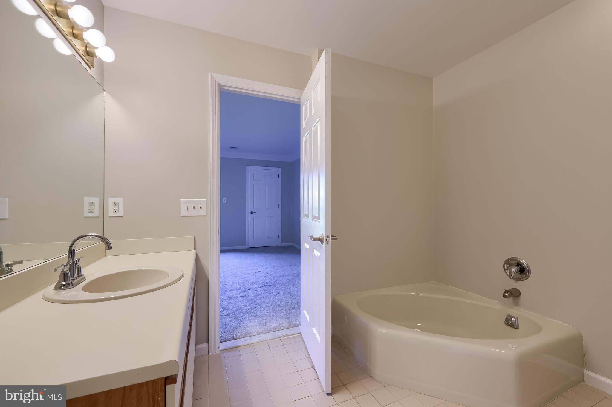 33 Black Oak Drive Lancaster, PA 17602 - Photo 32 of 46 a bathroom with a tub sink and mirror