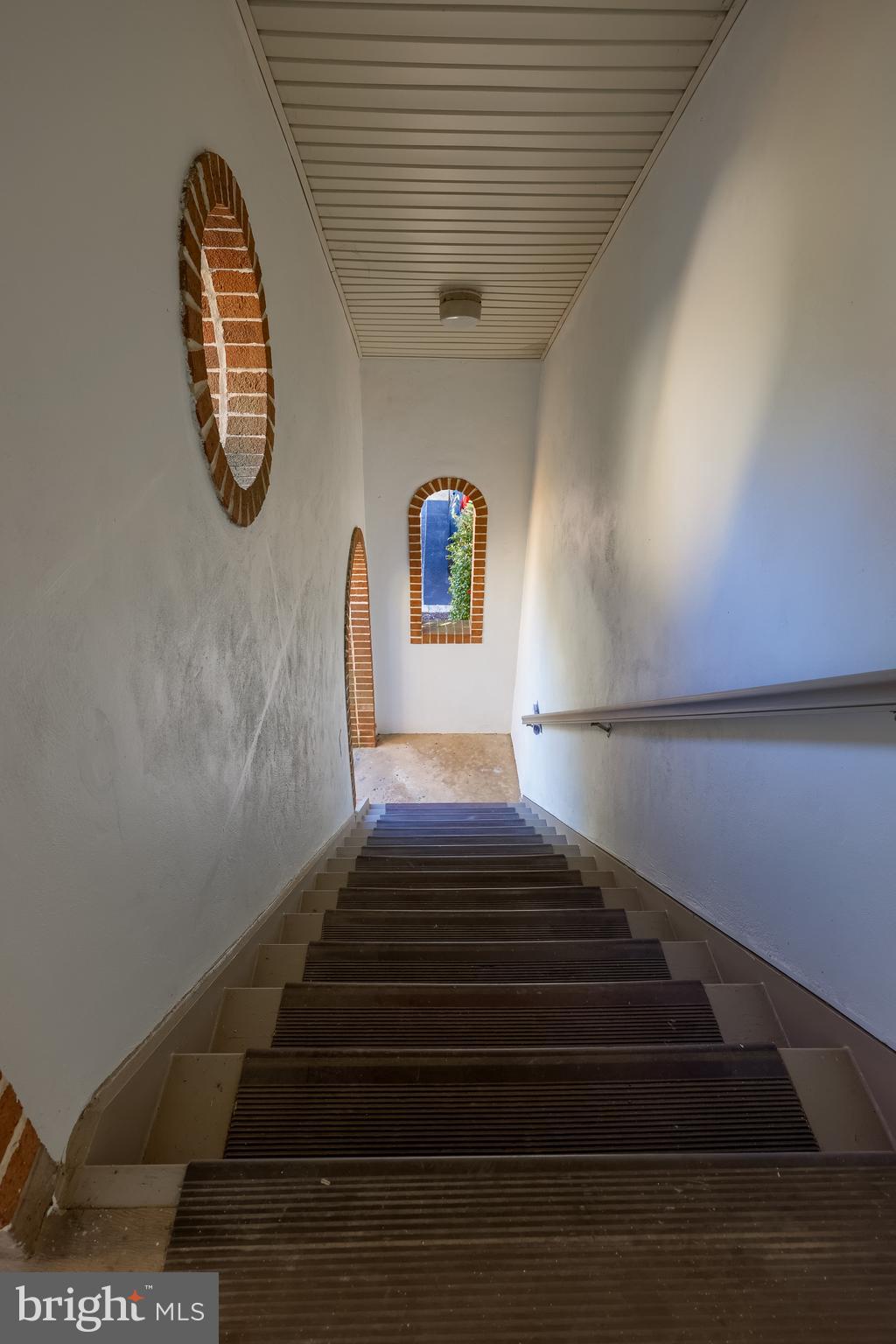 33 Black Oak Drive Lancaster, PA 17602 - Photo 9 of 46 a view of entryway