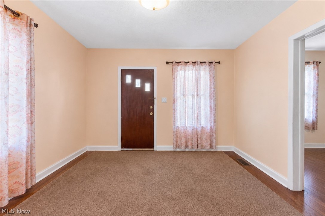 18914 Neff Road Cleveland, OH 44119 - Photo 5 of 23 Gallery Image 5
