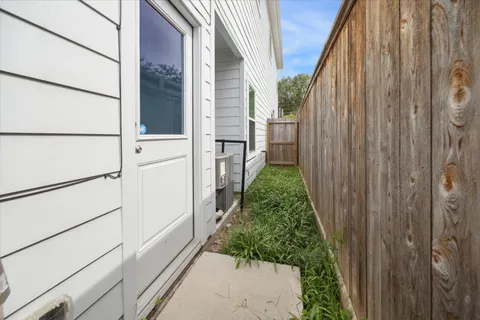 a view of a backyard with pathway