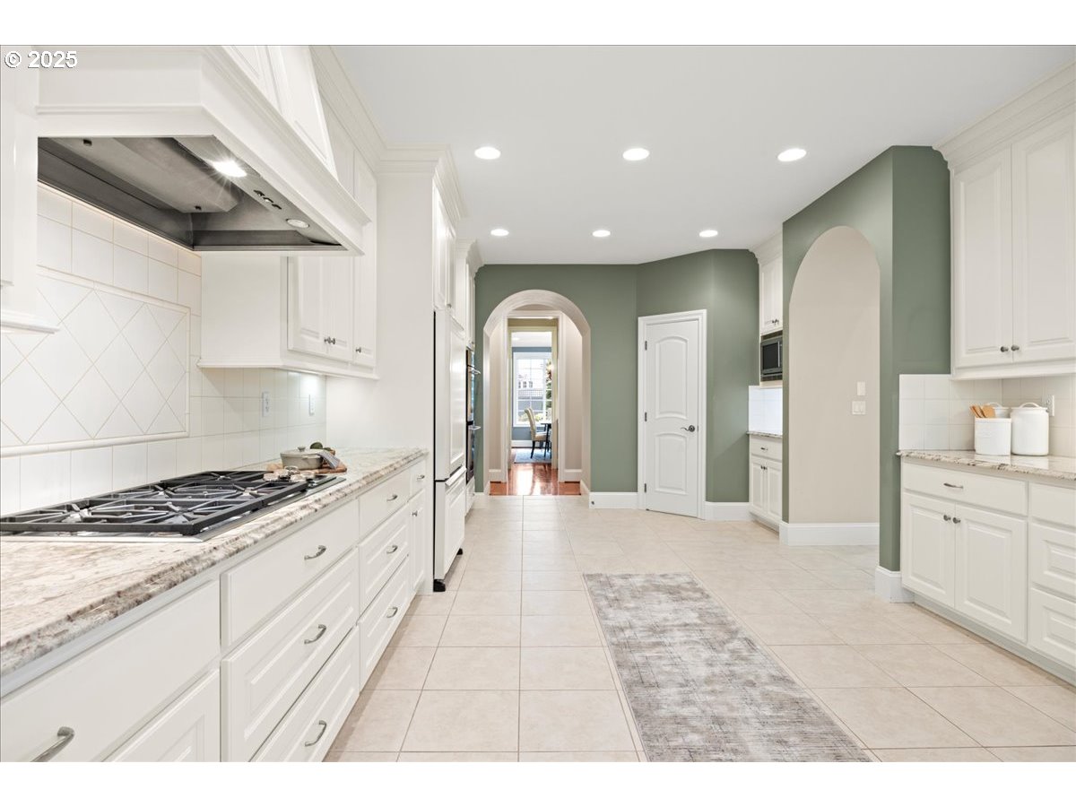 5436 Southwest Champion Place Portland, OR 97225 - Photo 11 of 37 a view of a kitchen with electric appliances