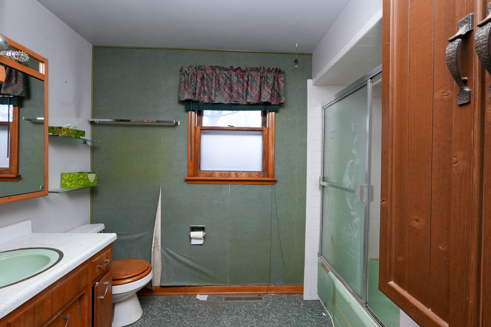 164 North 5620W Road Kankakee, IL 60901 - Photo 32 of 37 a bathroom with a toilet a sink and tub