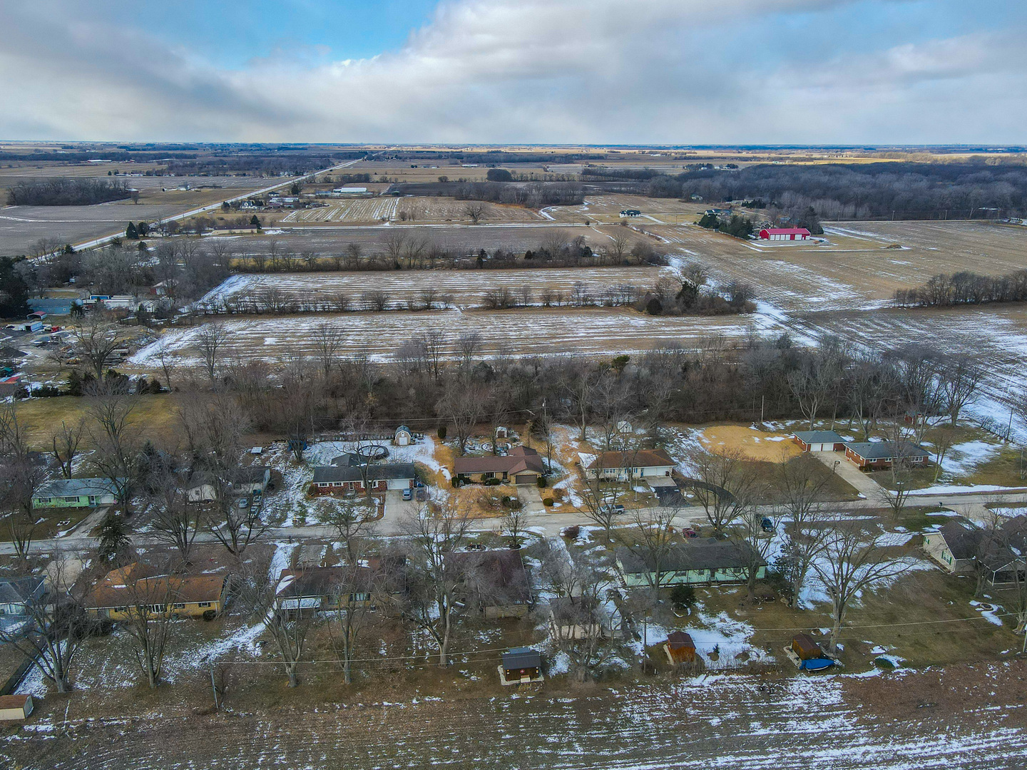 164 North 5620W Road Kankakee, IL 60901 - Photo 4 of 37 a view of a city