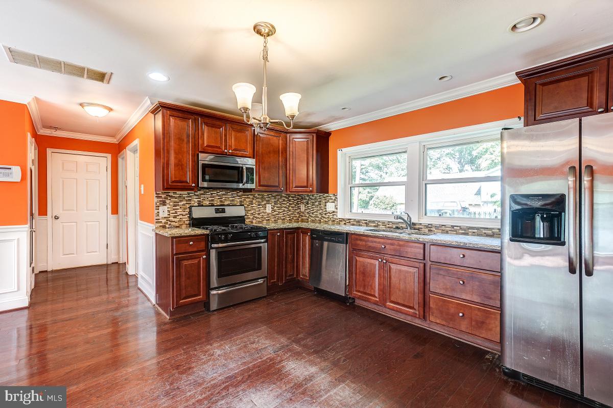 10513 Pinewood Court Adelphi, MD 20783 - Photo 9 of 34