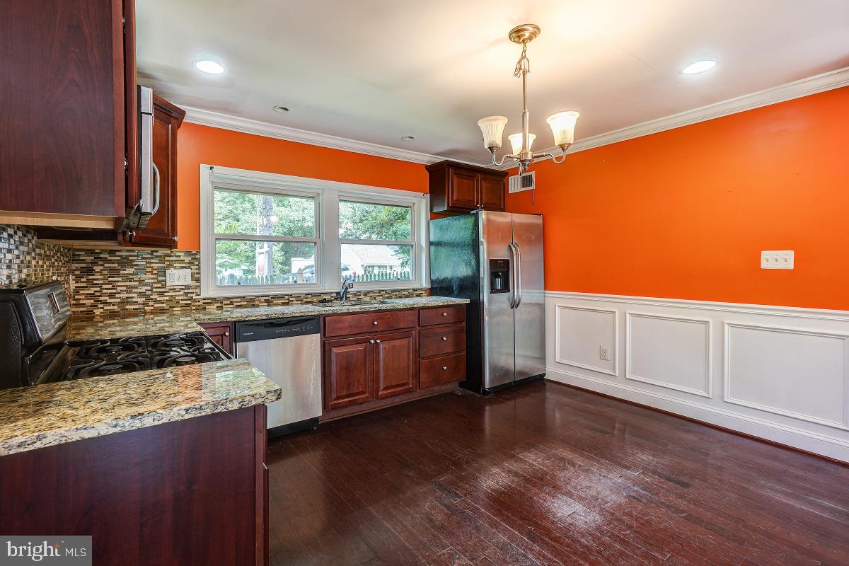 10513 Pinewood Court Adelphi, MD 20783 - Photo 10 of 34