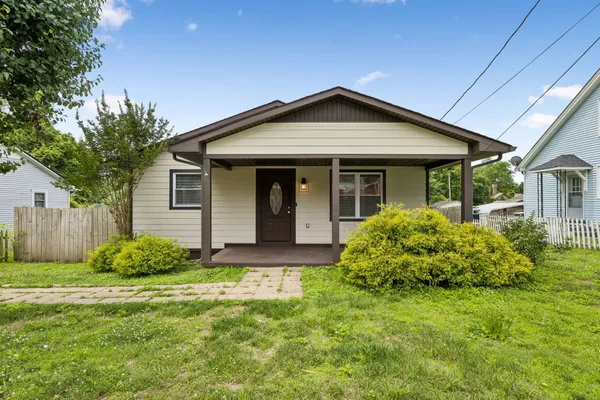 $234,900 | 106 Jordan Avenue, Mount Pleasant, TN 38474