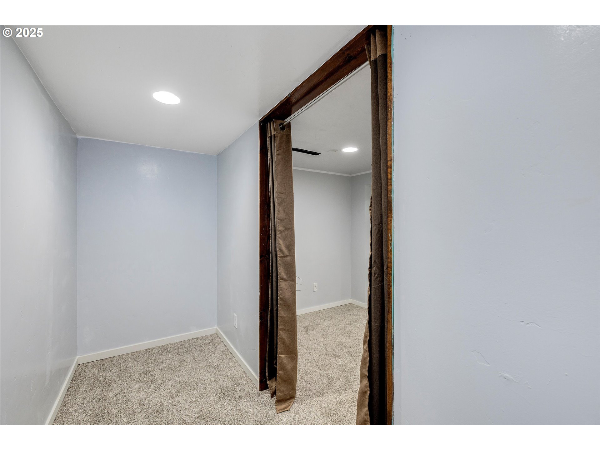 1684 Orchard Road Hood River, OR 97031 - Photo 18 of 47 a view of an empty room