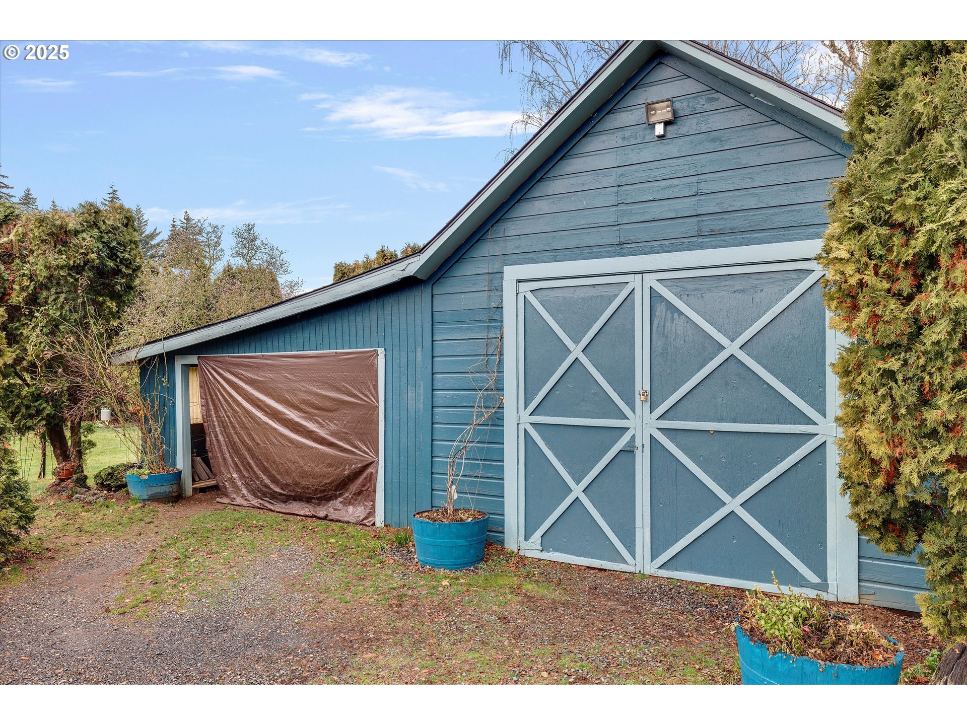 1684 Orchard Road Hood River, OR 97031 - Photo 36 of 47 a backyard of house with wooden fence