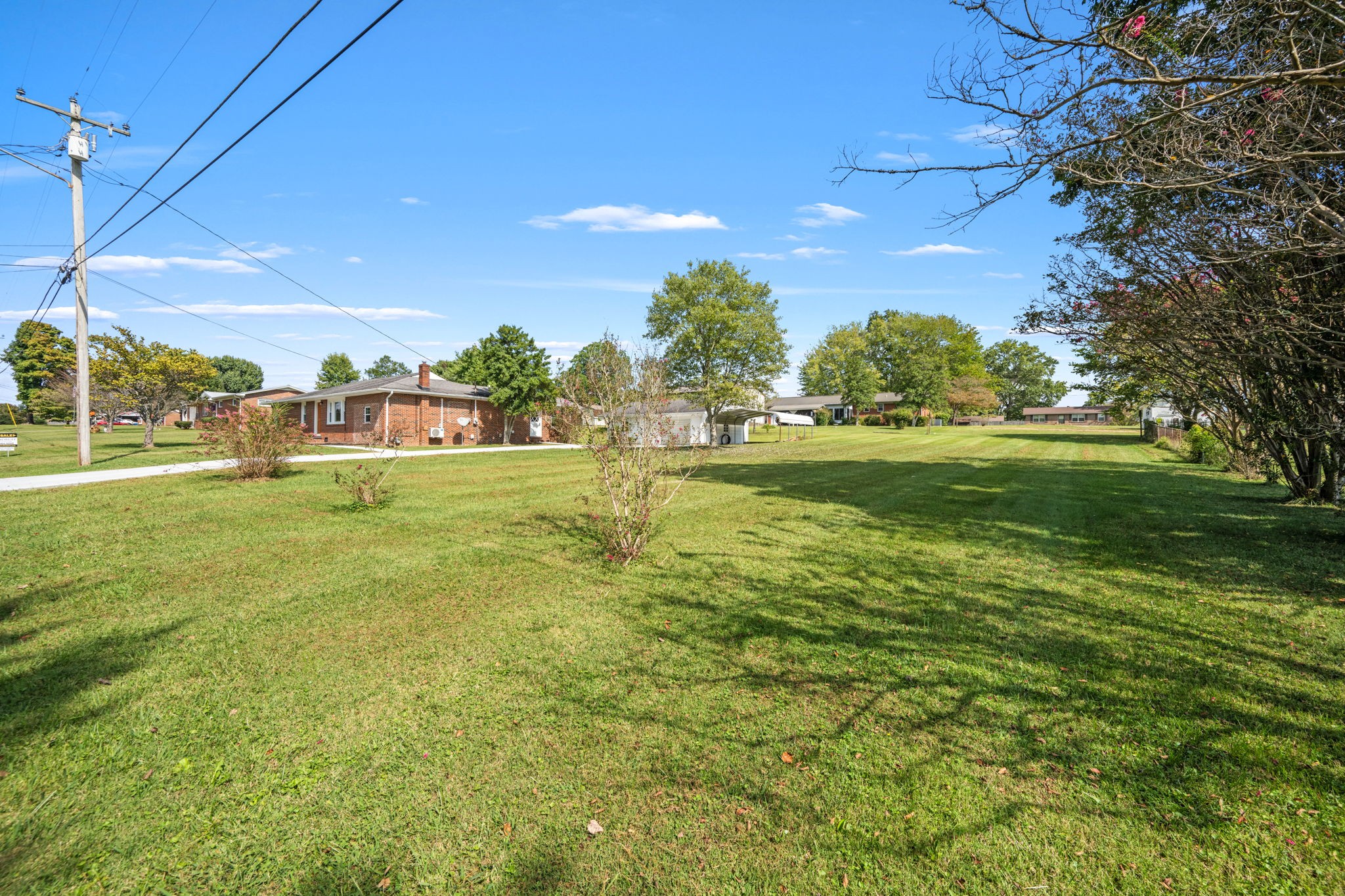210 Rigney Drive Manchester, TN 37355 - Photo 33 of 39 a view of a big yard with a fountain
