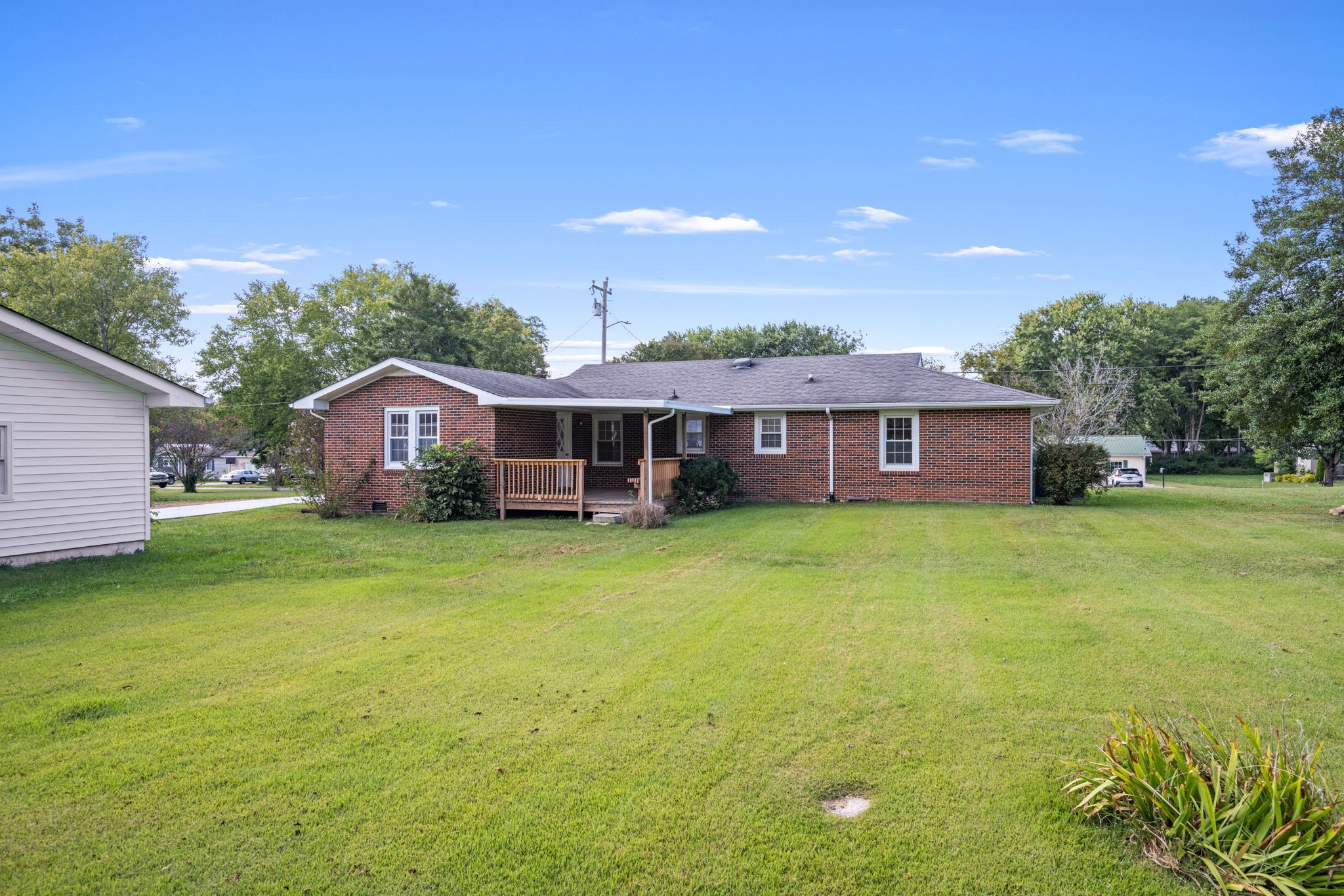 210 Rigney Drive Manchester, TN 37355 - Photo 37 of 39 a front view of a house with garden