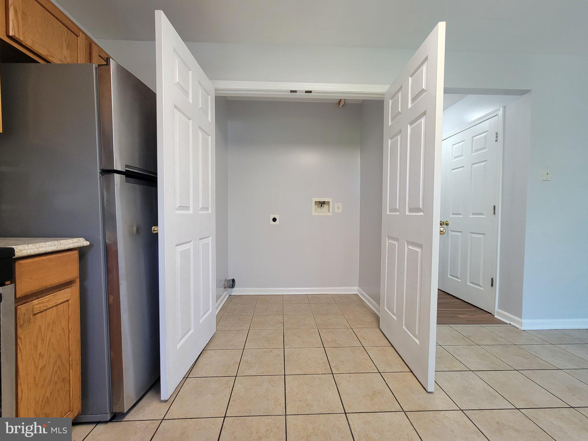 97 Spring Street Trenton, NJ 08618 - Photo 6 of 16 Spacious entryway with dual doors.