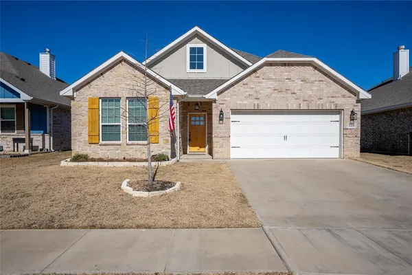 $295,000 | 520 Mustang Lane, Pilot Point, TX 76258
