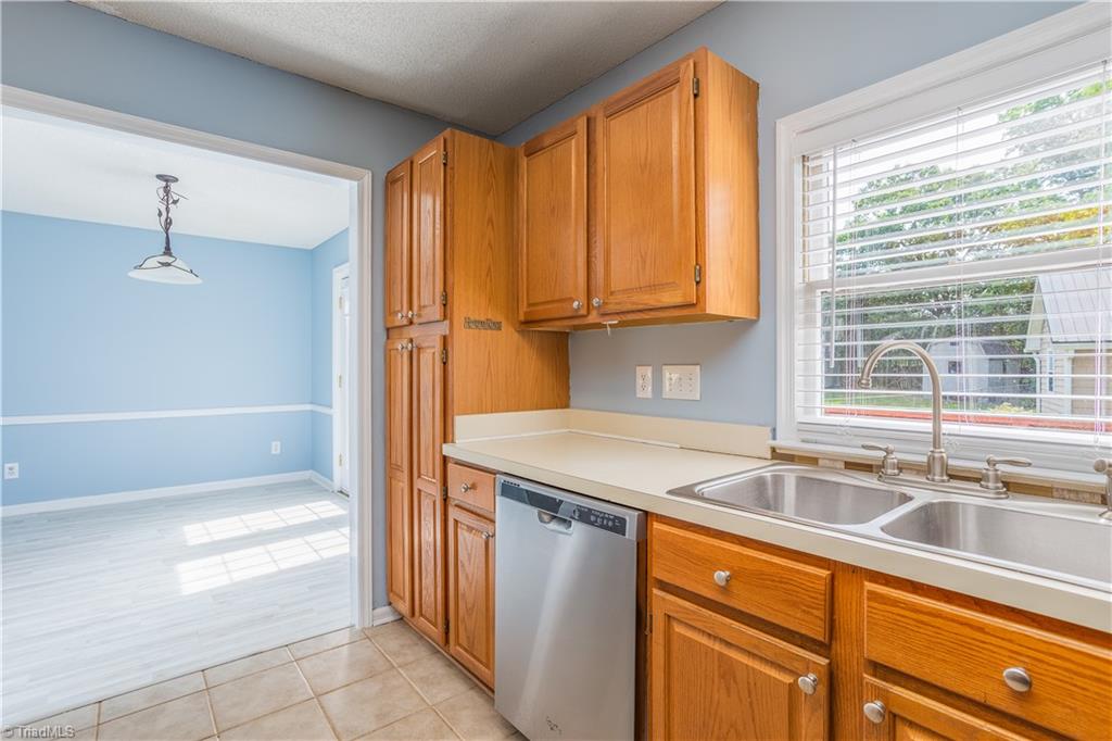 432 Shadybrook Road High Point, NC 27265 - Photo 13 of 20