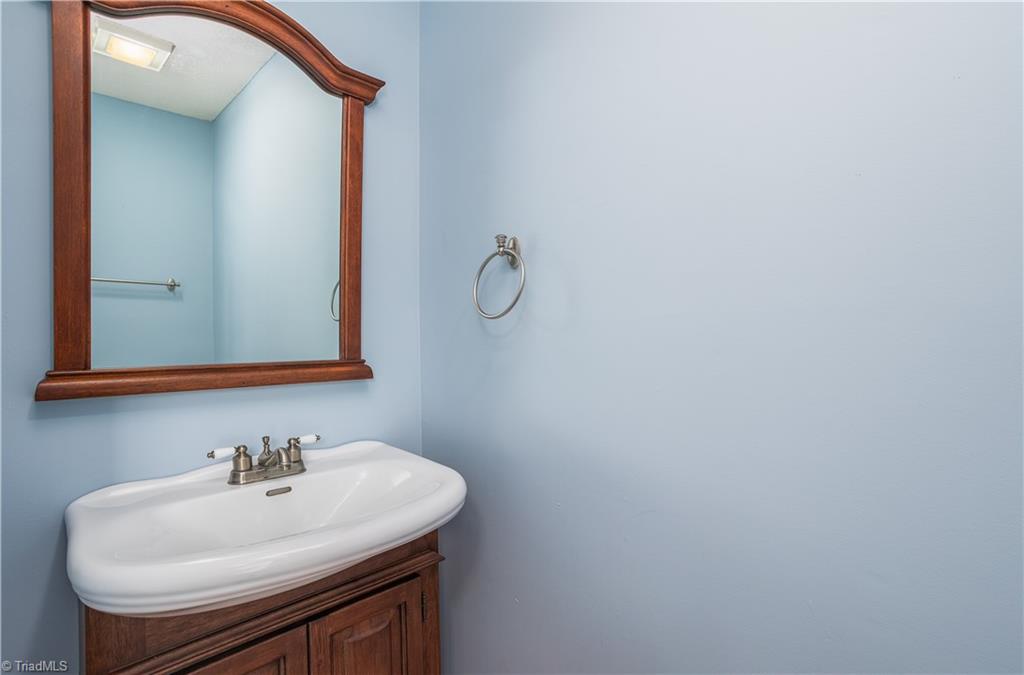 432 Shadybrook Road High Point, NC 27265 - Photo 14 of 20