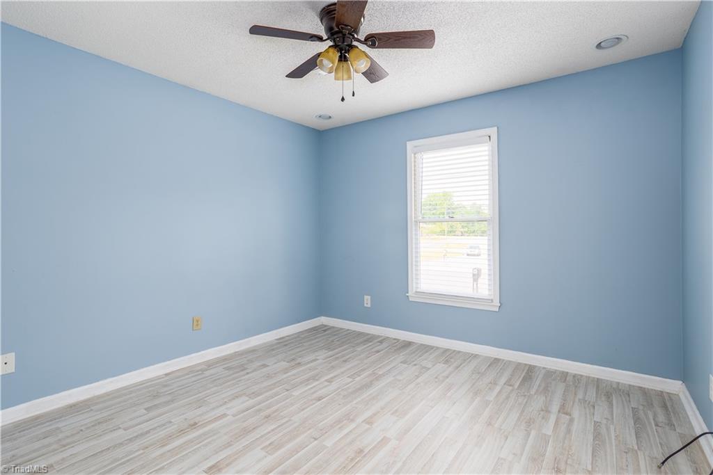 432 Shadybrook Road High Point, NC 27265 - Photo 15 of 20