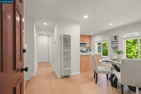 $389,999 | 2560 Walnut Boulevard, Unit 4, Walnut Creek, CA 94596