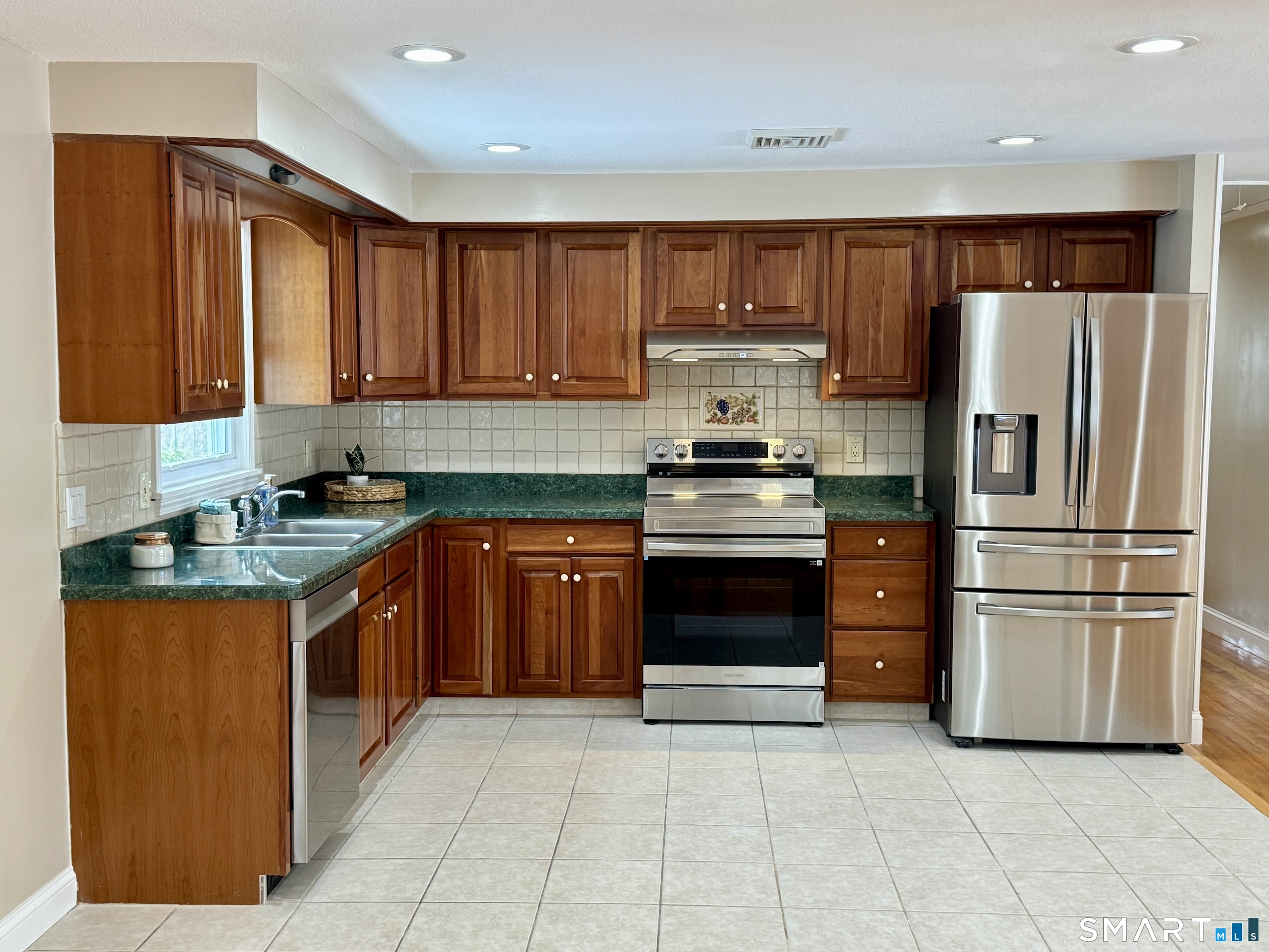 10 Longview Lane Wallingford, CT 06492 - Photo 10 of 24