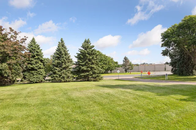 $280,000 | 14067 81st Avenue North, Maple Grove, MN 55311