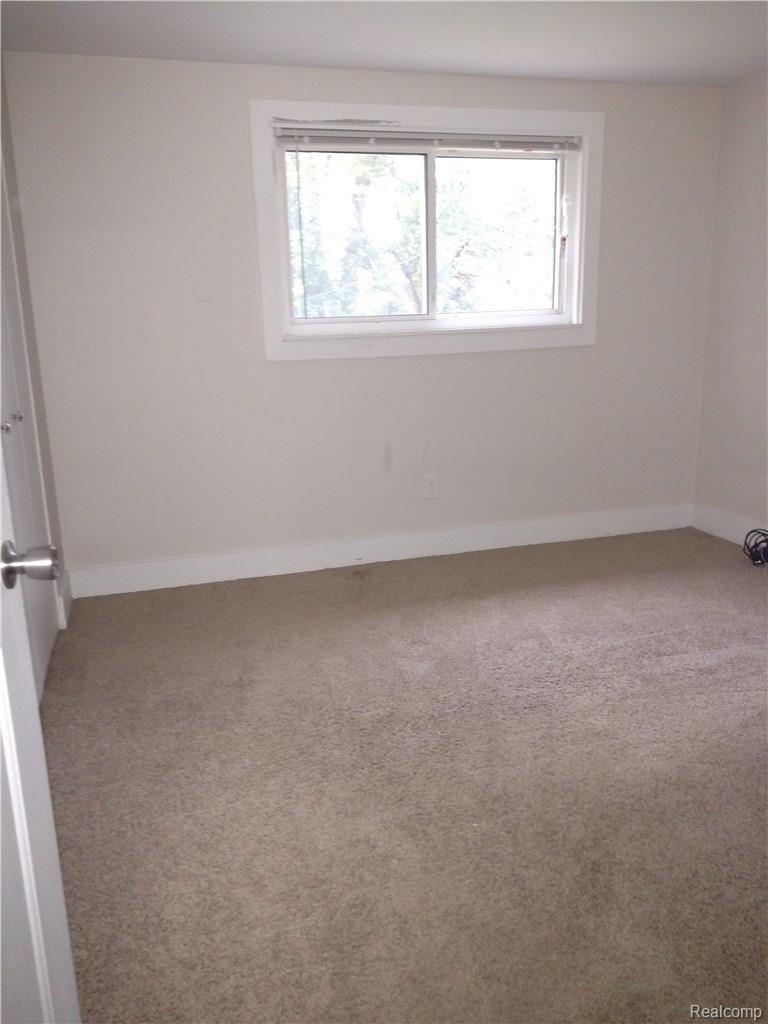 7525 Stephens Road Center Line, MI 48015 - Photo 12 of 24 stephens - 4.jpg