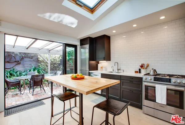 $4,195 | 927 1/2 Victoria Avenue, Venice, CA 90291