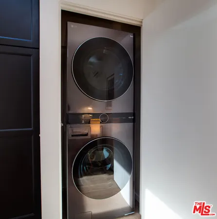 a close up view of a washer and dryer