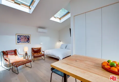 $4,595 | 927 1/2 Victoria Avenue, Venice, CA 90291