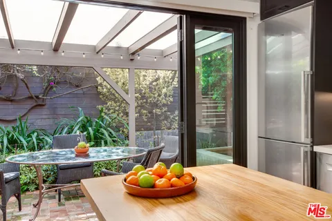 $4,595 | 927 1/2 Victoria Avenue, Venice, CA 90291