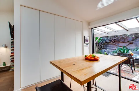 $4,595 | 927 1/2 Victoria Avenue, Venice, CA 90291