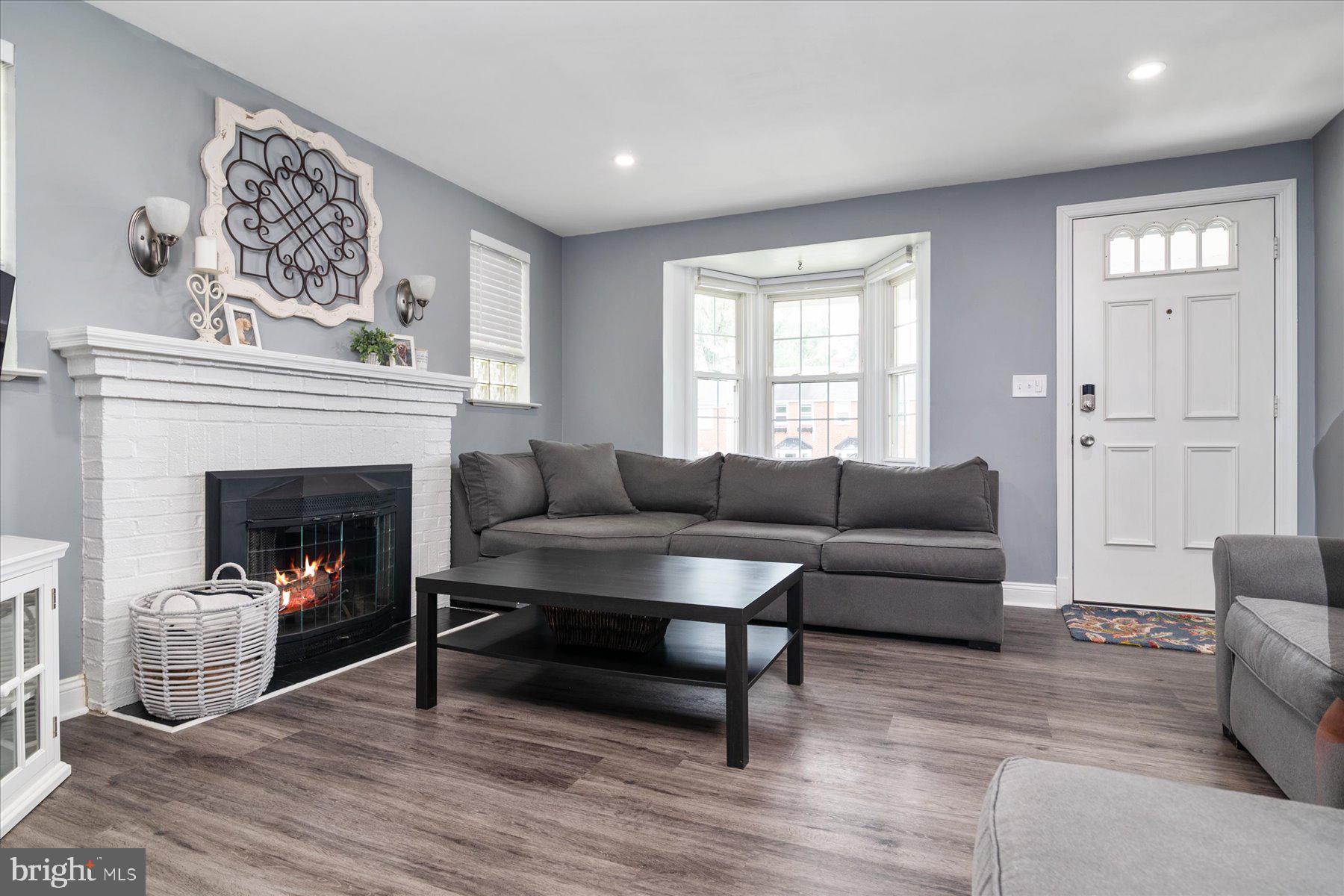1646 Hardwick Road Towson, MD 21286 - Photo 8 of 33 Living Room