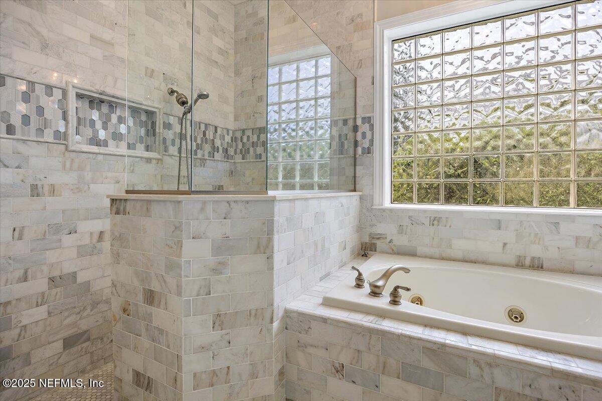 235 Vale Drive St. Augustine, FL 32095 - Photo 25 of 55 25-Primary Bathroom