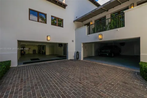 $28,950,000 | 555 Arvida Parkway, Coral Gables, FL 33156