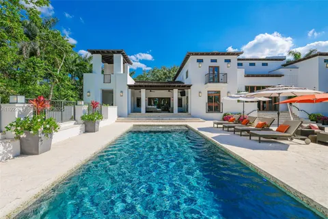 a view of a yard with table and chairs