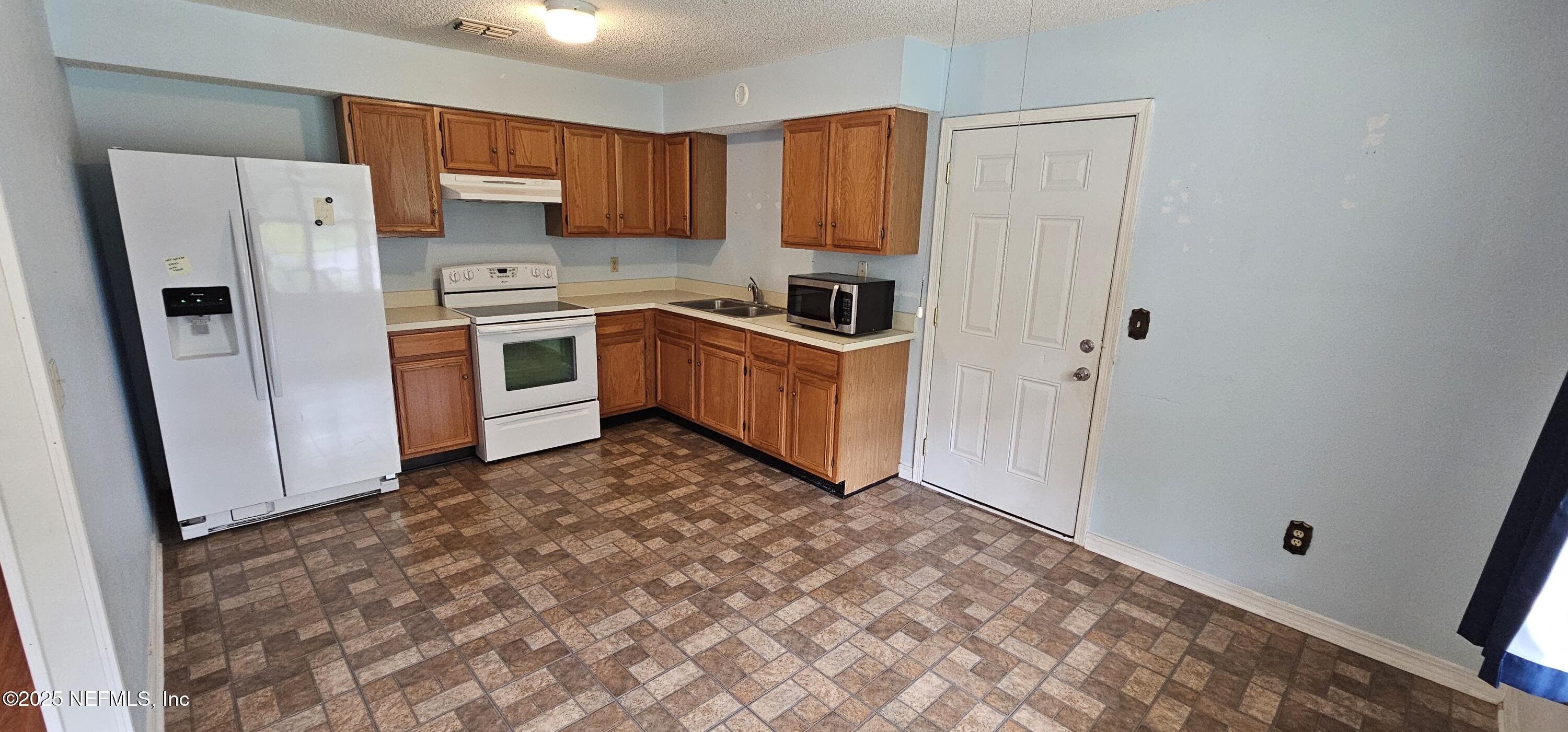 159 Gold Street East Baldwin, FL 32234 - Photo 12 of 22 20251029_132825