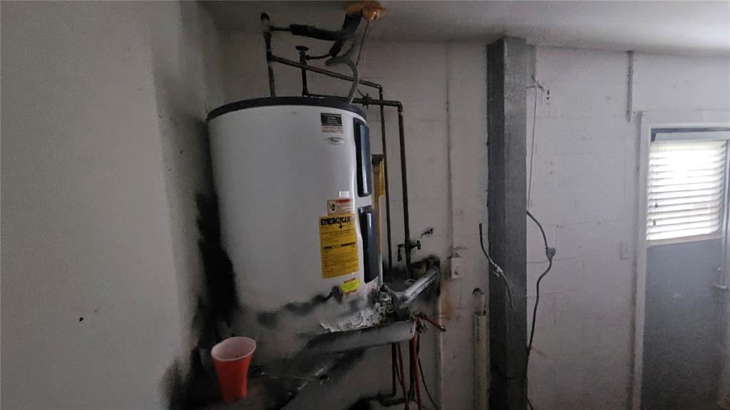 8428 Paxton Drive Port Richey, FL 34668 - Photo 31 of 100 a bathroom with a sink toilet and shower