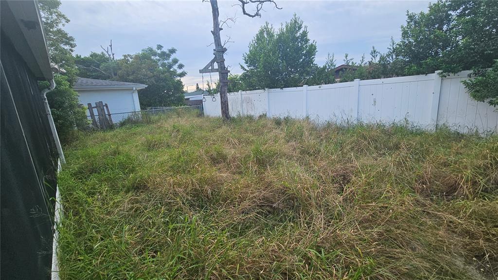 8428 Paxton Drive Port Richey, FL 34668 - Photo 92 of 100 a view of a backyard