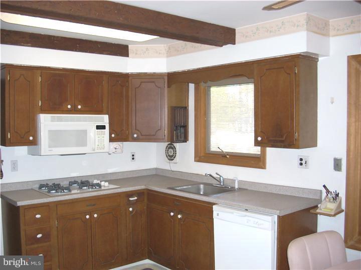 22 Greenvale Road Cherry Hill, NJ 08034 - Photo 2 of 8 Kitchen
