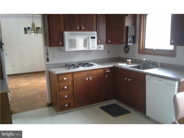 22 Greenvale Road Cherry Hill, NJ 08034 - Photo 3 of 8 Kitchen