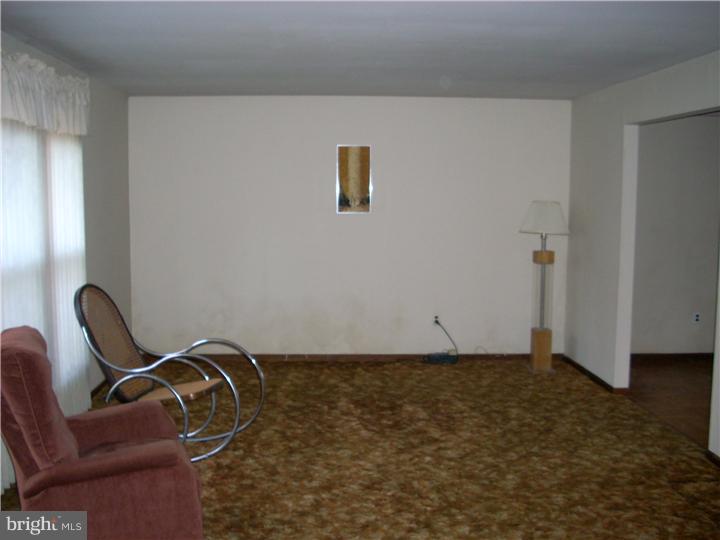 22 Greenvale Road Cherry Hill, NJ 08034 - Photo 5 of 8 Family Room