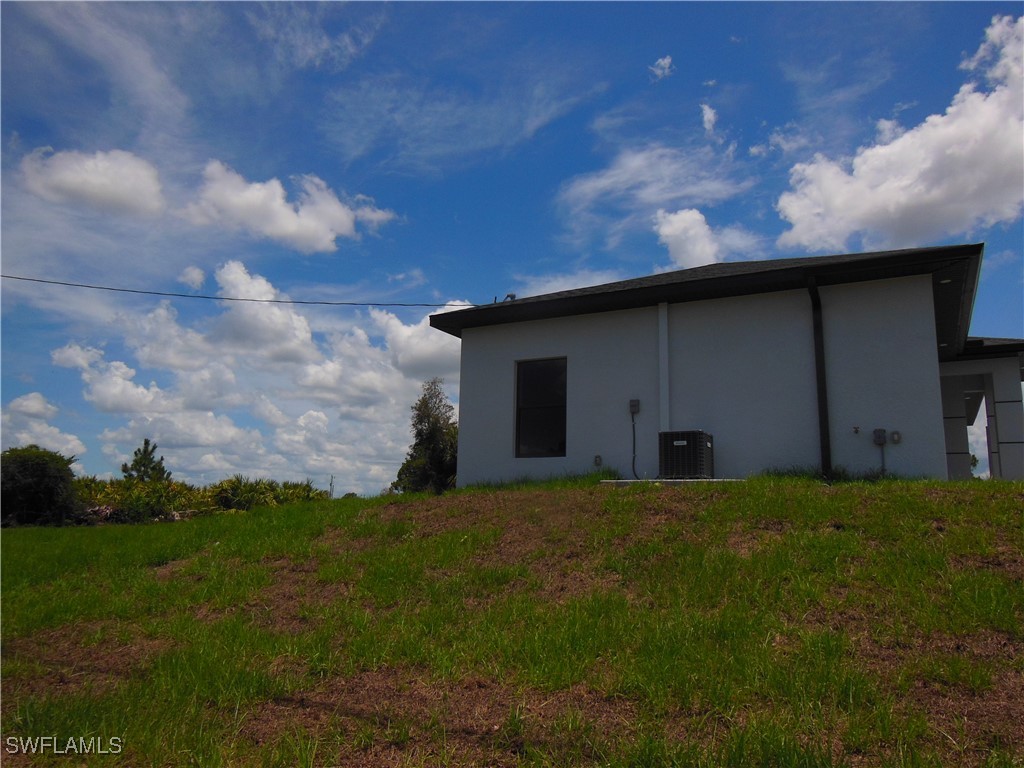 821 Bell Boulevard Lehigh Acres, FL 33974 - Photo 32 of 35 a backyard of house with lots of green space