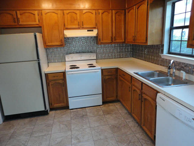 805 Bon Secour Avenue Fairhope, AL 36532 - Photo 5 of 14 Kitchen