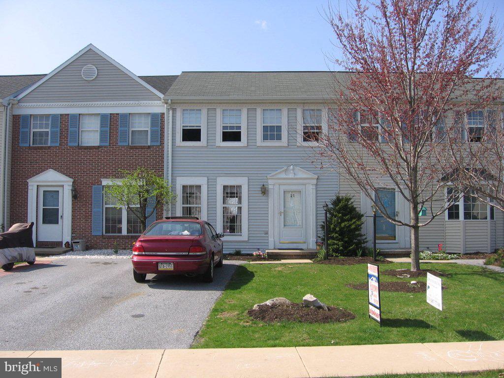 21 Brookfield Road Lititz, PA 17543 - Photo 2 of 6