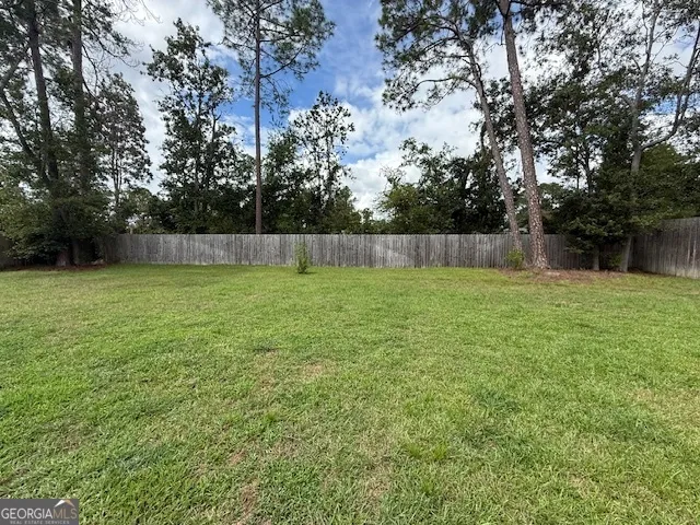 a view of a large yard