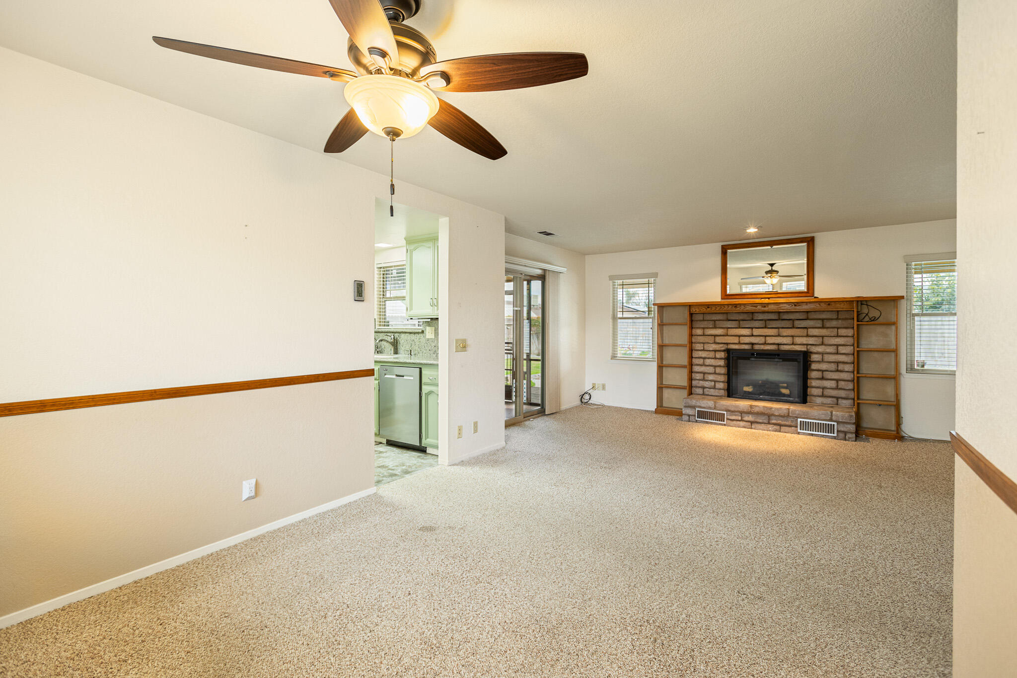 812 Woods Place Exeter, CA 93221 - Photo 17 of 47 13 Dining and Living Room