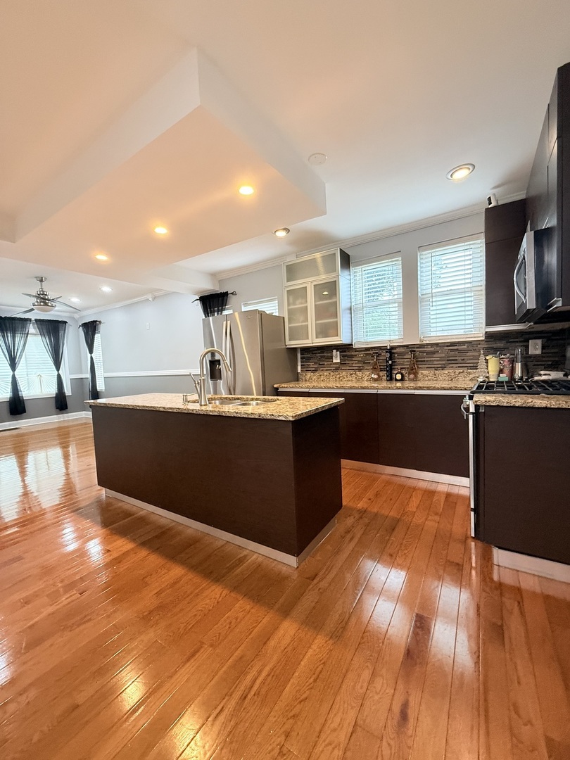 9101 South Racine Avenue Chicago, IL 60620 - Photo 8 of 31 Gallery Image 8