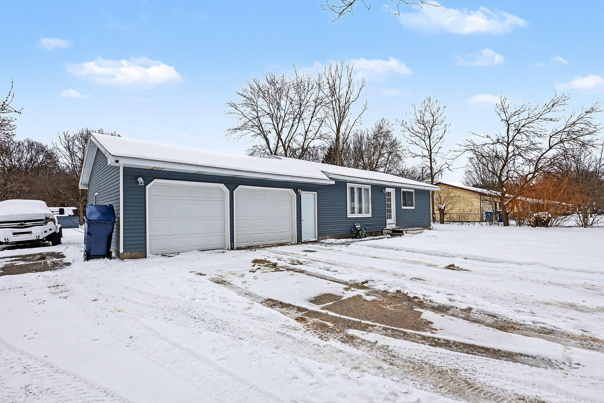 126 South Brooks Road Muskegon, MI 49442 - Photo 2 of 19 002_file_285