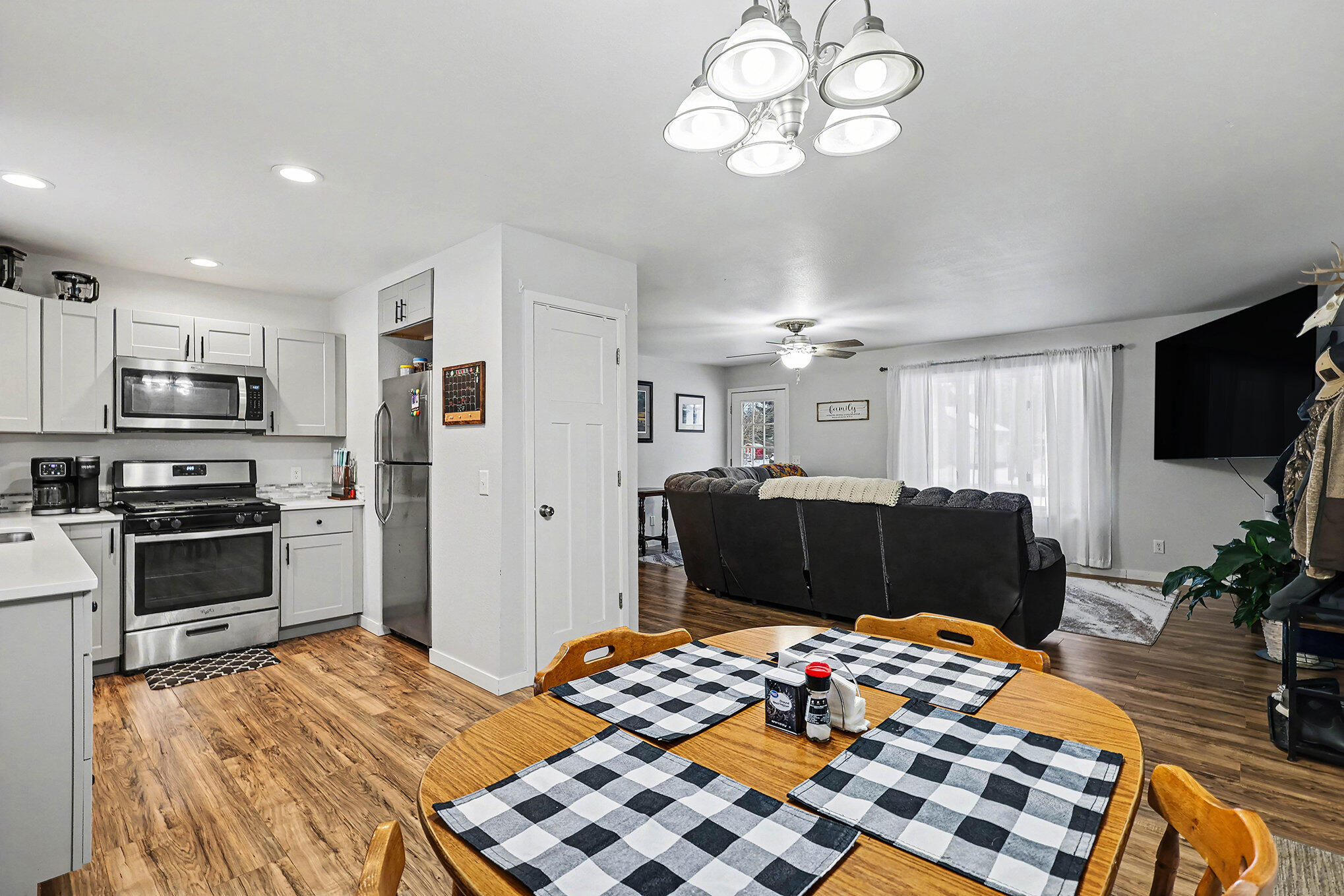 126 South Brooks Road Muskegon, MI 49442 - Photo 7 of 19 007_file_396