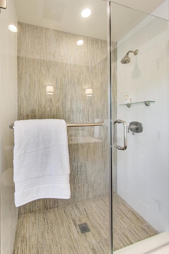455 Sunset Ridge Road Northfield, IL 60093 - Photo 30 of 47 a bathroom with a shower